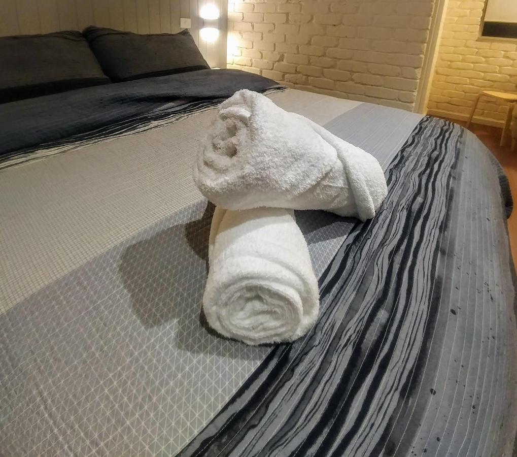 Bay House Motel Батеу-Бей Екстер'єр фото